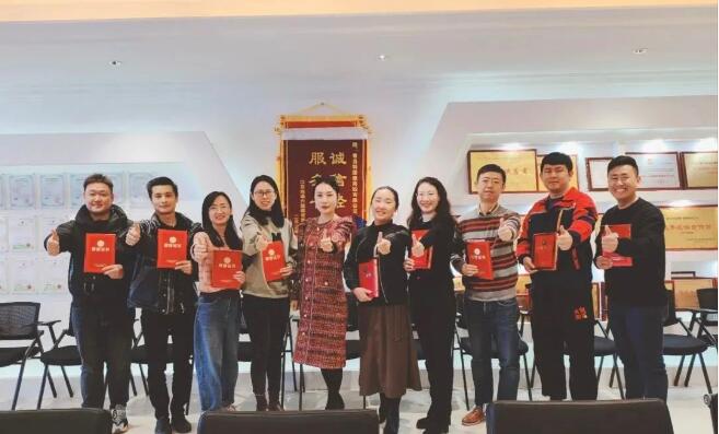 愛有溫度，心有未來--東達(dá)建材2022榮譽表彰圓滿成功